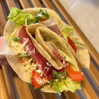 Piadina cu prosciutto crudo