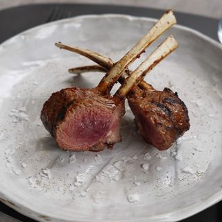 COTLETE DE BERBECUT CU KIMCHI, MIERE SI LIME