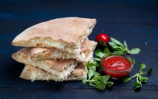 Pizza sandwich cu pui