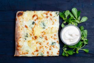 Pizza la felie Quattro Formaggi