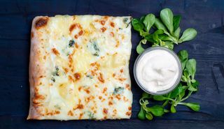 Pizza la felie Quattro Formaggi