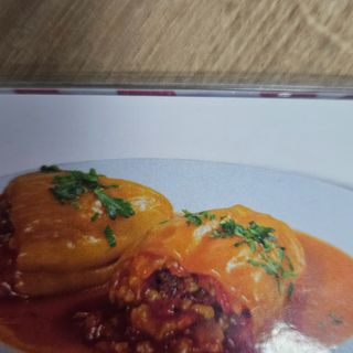 Ardei umpluți cu ciuperci și sos de roșii 