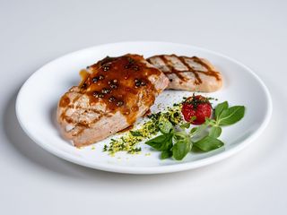 Piept de curcan cu sos de piper verde