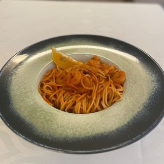 Spaghete cu creveti si sos de rosii