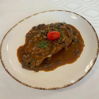Medalion de vita cu sos de ciuperci