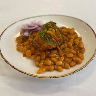 Ciolan de porc cu fasole