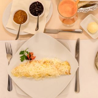 Omleta cu sunca si cascaval