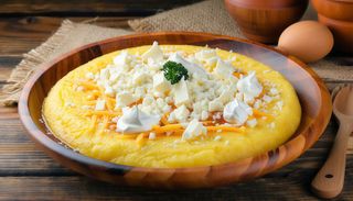 Mamaliga cu branza si smantana