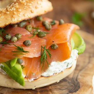 Smoked salmon & avocado bagel