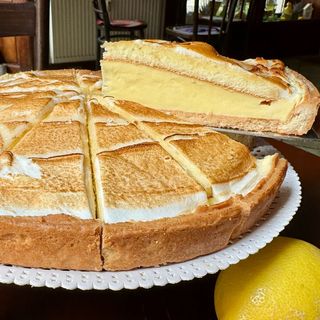 Tarta  cu lamaie si bezea