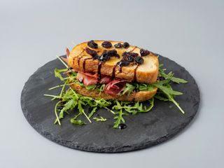 Cranberrry, cheese & prosciutto sandwich