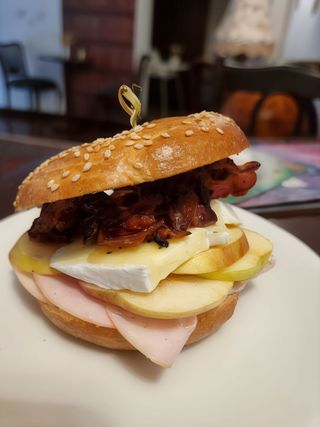 Turkey, apple & brie bagel