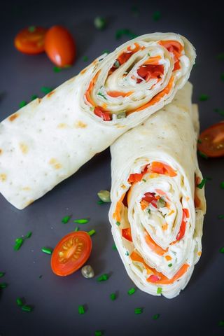 Smoked salmon & pepper wrap