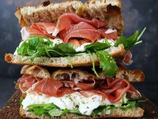 Focaccia Prosciutto Burrata (230g)