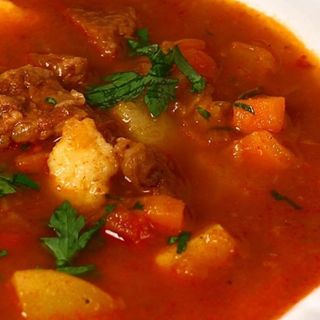 Gulas la borcan 800 g