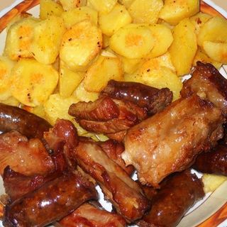 Carne la galeata cu cartofi si muraturi, 2kg