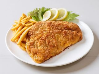 SNITEL DE PORC CU RONDELE DE CARTOFI LA TIGAIE