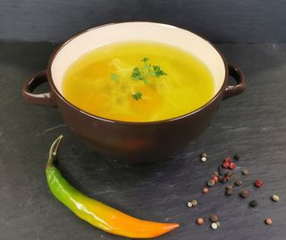 Csontleves cérnametélttel/Supă de oase cu fidea