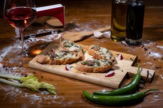 Bruschete cu mozzarella si hribi