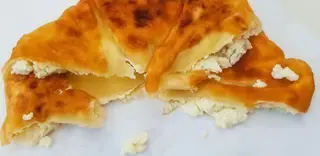 Placintă cu brânză și mărar