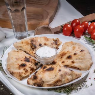 Plăcintă cu brânză de burduf și bacon