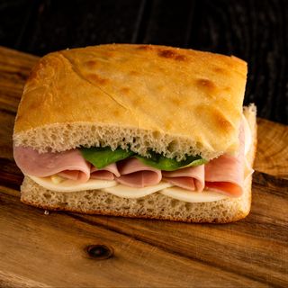 Focaccia Sandwich Cotto e Mozzarella
