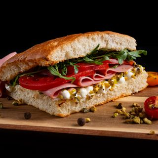 Focaccia Sandwich Mortadella e Pistacchio