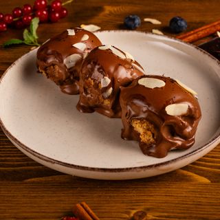 Profiterol cu Inghetata Scuro