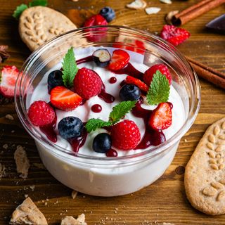 Mini cheesecake cu fructe de padure