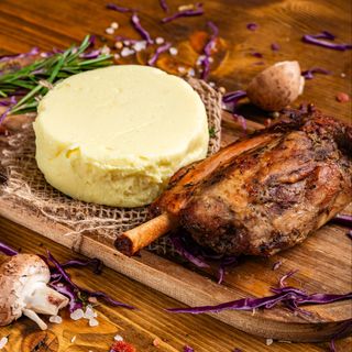 Aripioara de Porc cu Piure de Cartofi