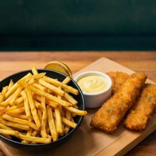 FISH & CHIPS CU CARTOFI PROASPETI PRAJITI