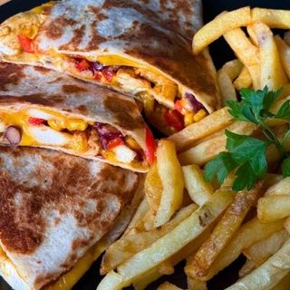 DIRTY QUESADILLA CU CARTOFI PROASPETI PRAJITI