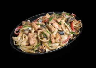 Noodles udon cu fructe de mare 