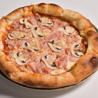 Pizza Prosciuto e Funghi