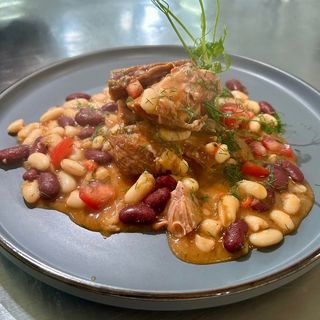 Iahnie de fasole de post, cu ciolan afumat si mamaliga