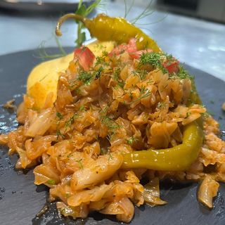 Varza calita de post cu mamaliguta si ardei iute