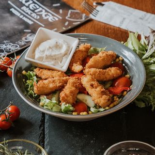 Salata cu pui crispy