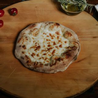 Focaccia cu usturoi si mozzarella