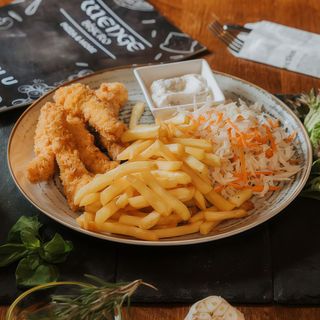 Pui crispy cu cartofi pai si salata