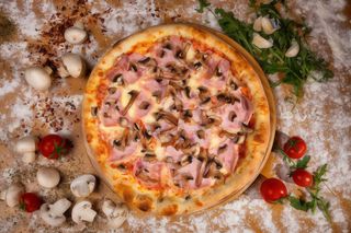 Pizza Prosciutto Funghi mare