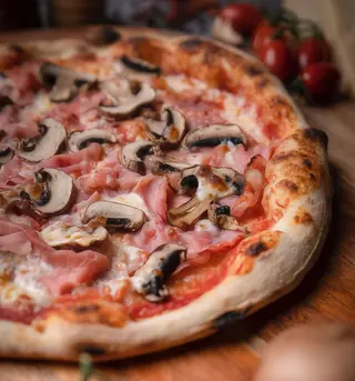 Pizza Prosciutto & Funghi