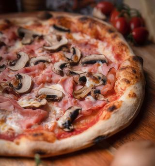 Pizza Prosciutto & Funghi