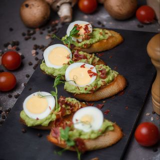 Bruschette cu avocado