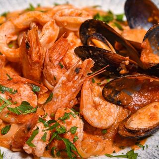 LINGUINI CU MIX DE FRUCTE DE MARE 550gr