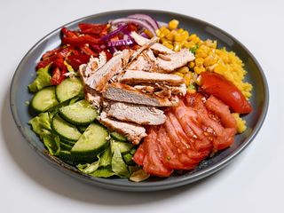 Salată cu pui  400gr