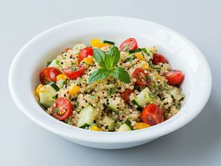 Salată cu quinoa