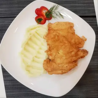 Meniu șnițel de pui cu piure de cartofi și salată 400g