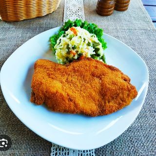 Meniu șnițel de pui cu orez sârbesc și salată 400g