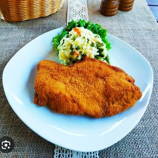 Meniu șnițel de porc cu orez sârbesc și salată 400g