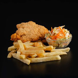 Meniu șnițel de pui cu garnitură de cartofi prăjiți și salată 400g